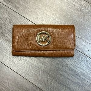 MICHAEL KORS FULTON BROWN LUGGAGE LEATHER+GOLD FLAP CONTINENTAL WALLET,CLUTCH